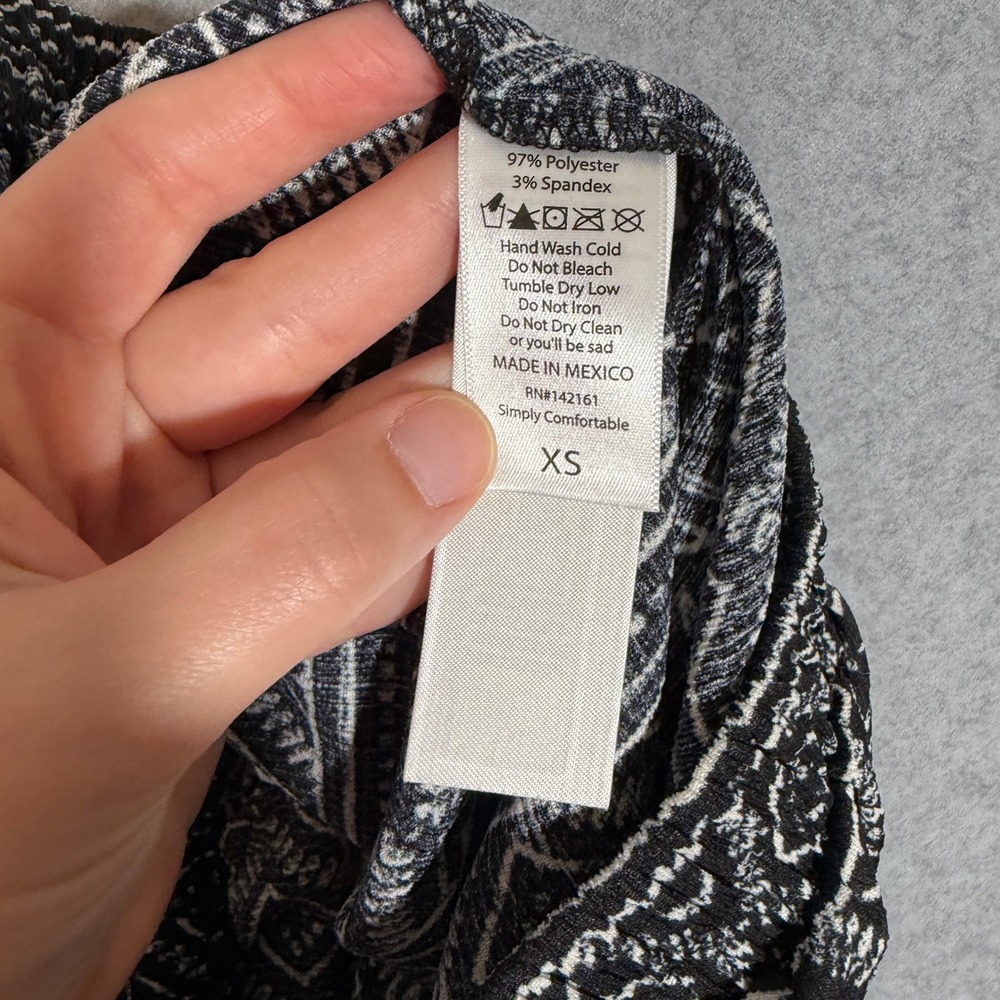 NWT LuLaRoe Jude Shorts XS Black White Geometric Tribal Print Ruffle Hem Boho - Picture 6 of 8